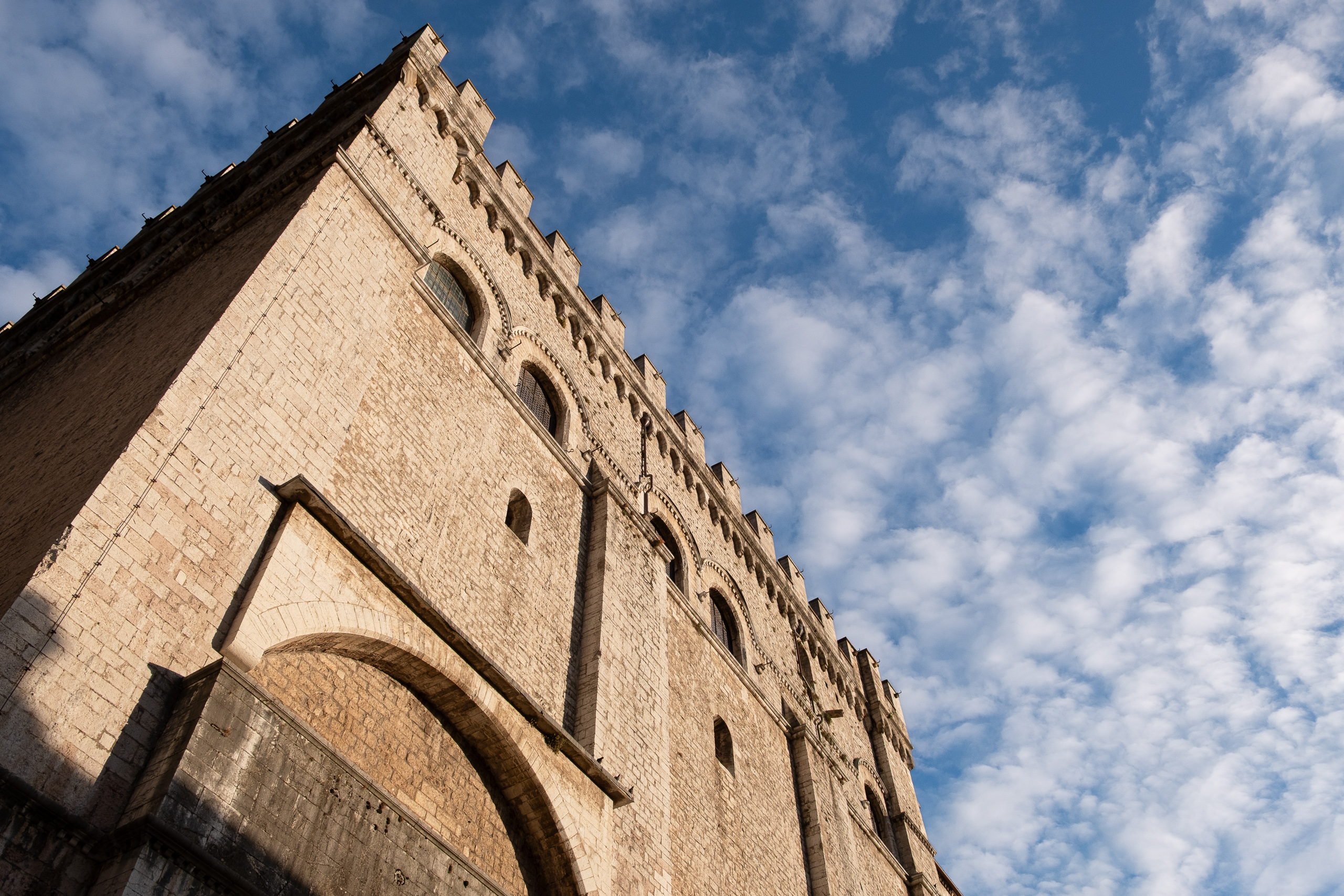 Urbino – Gubbio: Burano-Tal, Pasta in Cantiano und ein Tunnel zum Schluss